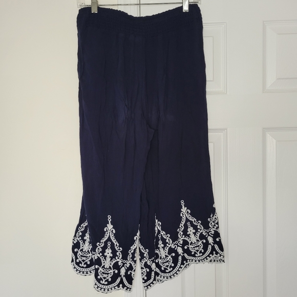 Eyelet hem pants - Picture 2 of 5